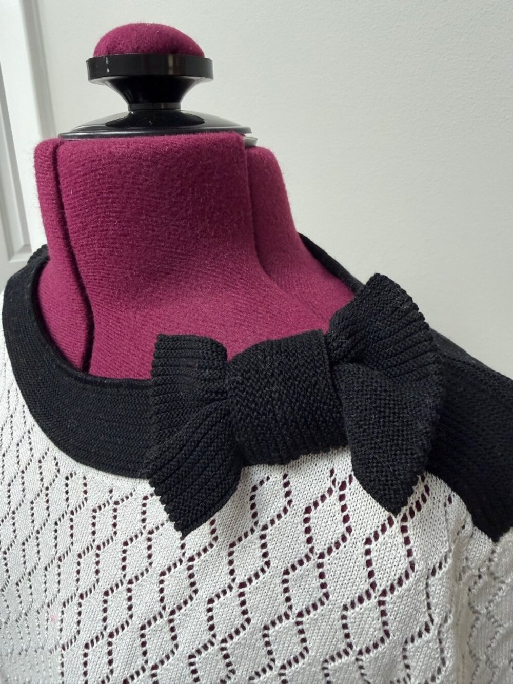 NWT Valentino White Cotton Sweater with Black Shoulder Bow Detail - Size M - Picture 5 of 10